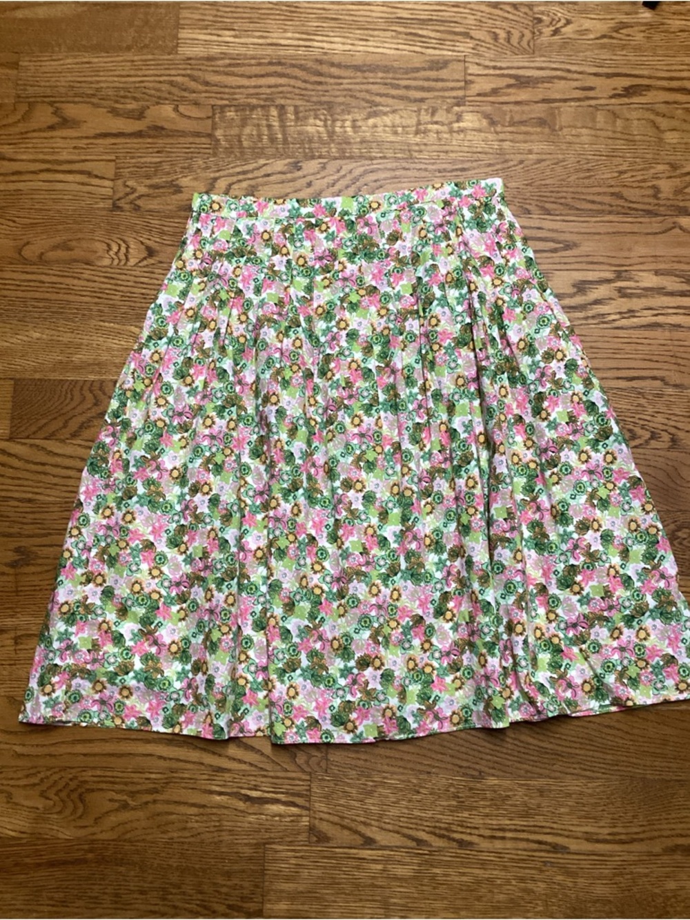 Mountain Lake Y2K gardencore A-Line pleated skirt pink and green floral Size 10